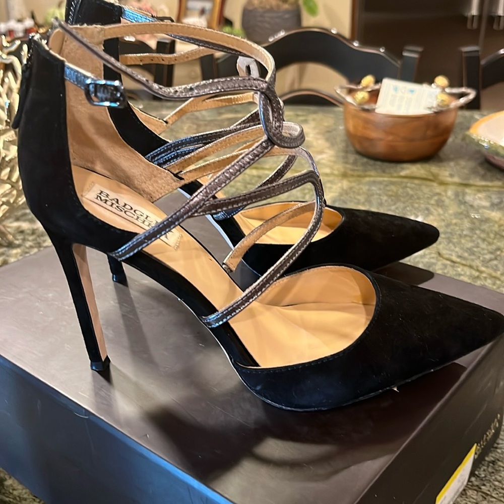 Badgley Mischka suede heels